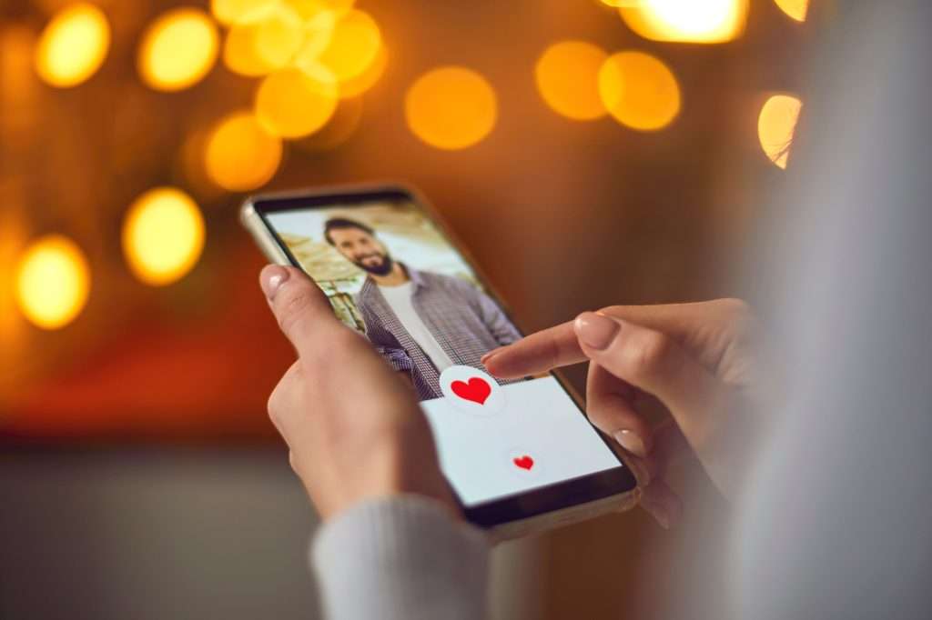 How A Better Smile Can Help You In Your Dating Life